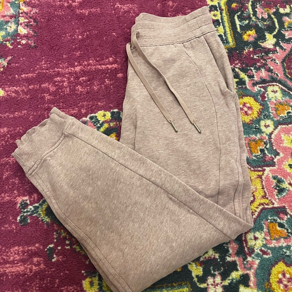 Lululemon Scuba Joggers Size 6, Heathered pink color